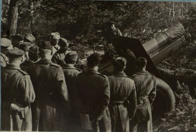 Image: Members of the Military Council, generals and officers monitor the course of combat training and inspect military equipment