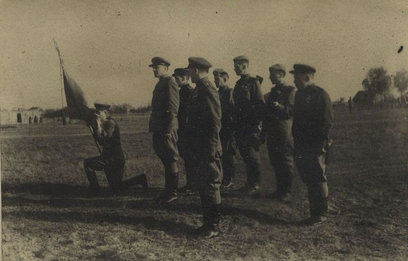 Image: Presentation of the Red Banner