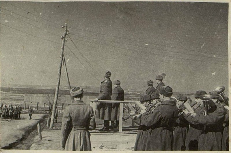 Фотография: Отправление в марш