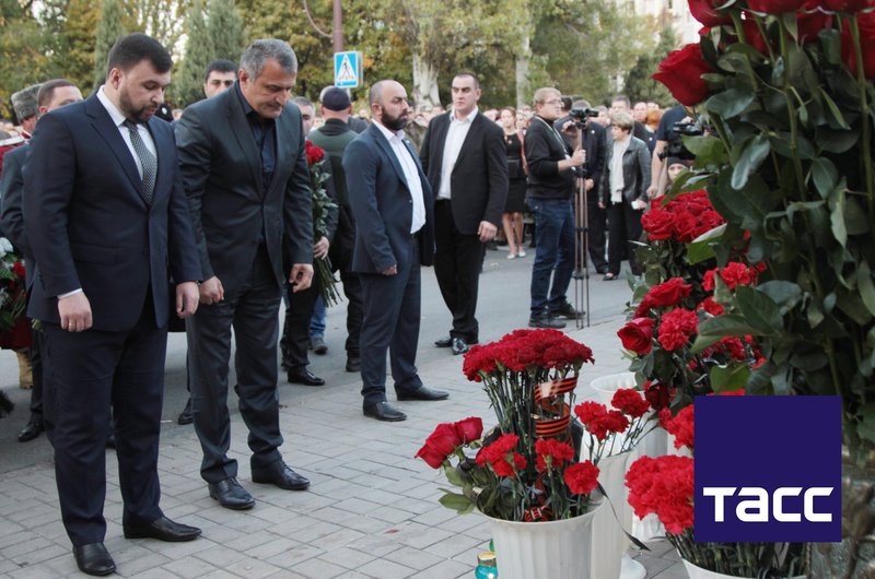 Временно исполняющий обязанности главы ДНР Денис Пушилин и глава Южной Осетии Анатолий Бибилов