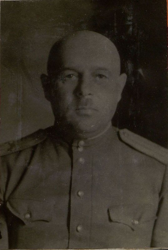 Фотография: Заместитель командира соединения по тылу п.п. 54742 подполковник Смирнов