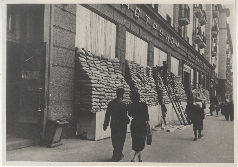 На улице Горького. Фотолаборатория ЦДКА