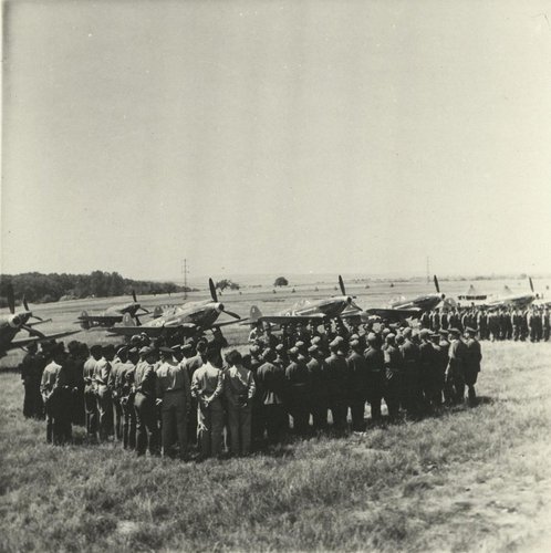 Reports of French and Russian officers and aircraft mechanics on the day of arrival. France. Paris, Saint-Dizier Airport, June 1945