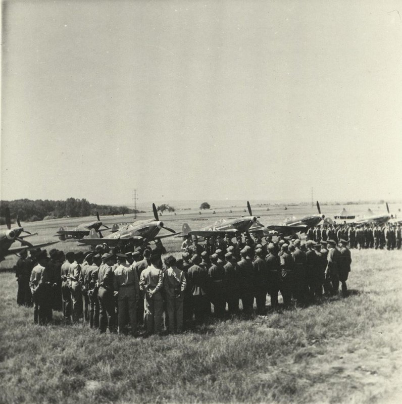 Reports of French and Russian officers and aircraft mechanics on the day of arrival. France. Paris, Saint-Dizier Airport, June 1945