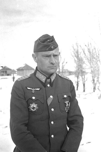 Пленный командир 44-й пехотной дивизии генерал-лейтенант Генрих Дебуа