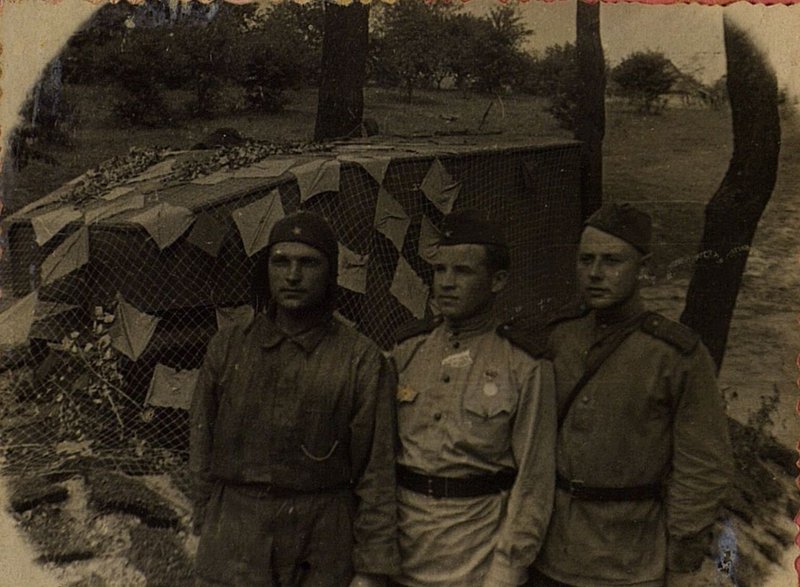 Фотография: Экипаж автолетучки батальона у своей мастерской