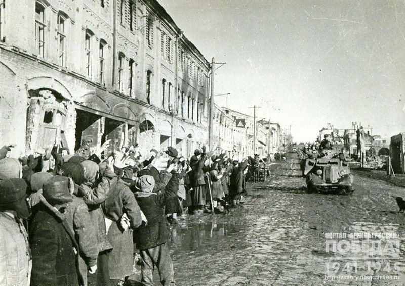 The people of Vyazma, liberated from the Nazis, greeting Soviet troops  entered the city