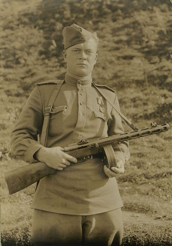 Фотография: Парторг 3 батальона 1056 стрелкового полка лейтенант товарищ Сливов С.Ф.