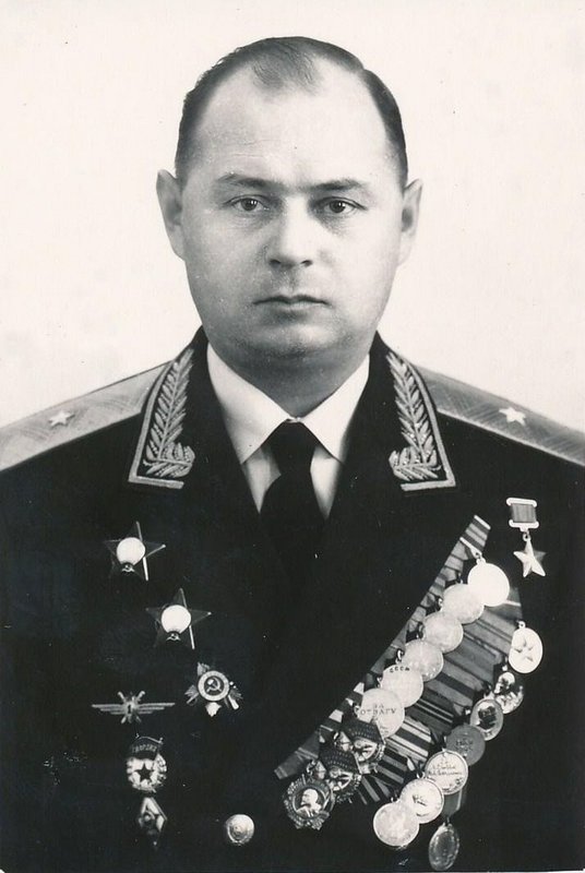 Герой Советского Союза, гвардии генерал-майор авиации Безбоков Владимир Михайлович. Участник Великой Отечественной, и советско-японской войн