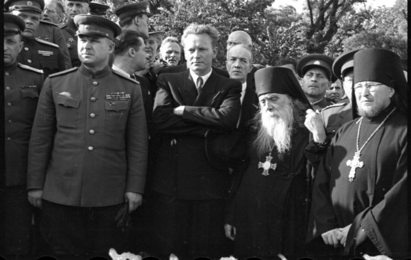 «Открытие кладбища погибшим советским воинам.»