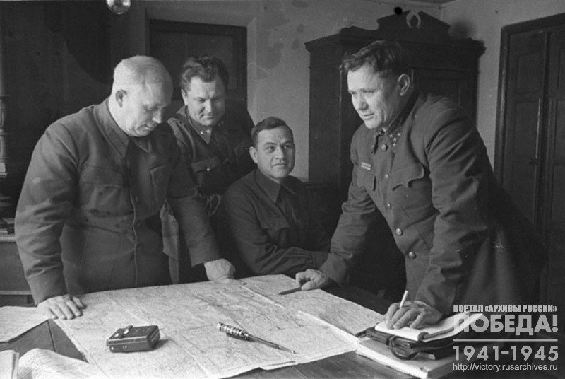 Meeting of Stalingrad front military Council: from left to right - Khrushchev N.S., Kirichenko A.I., All-Union Communist Party Stalinrag region Secretary Chuyanov A.S. and Front Commander Eremenko A.I.