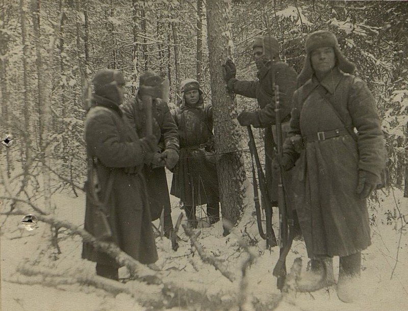 Фотография: Устройство лесных завалов II инженерной ротой 14.XII.1941 г.