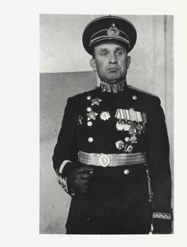 Сергей Георгиевич Горшков, командующий эскадрой Черноморского флота, вице-адмирал (в парадной форме с наградами)