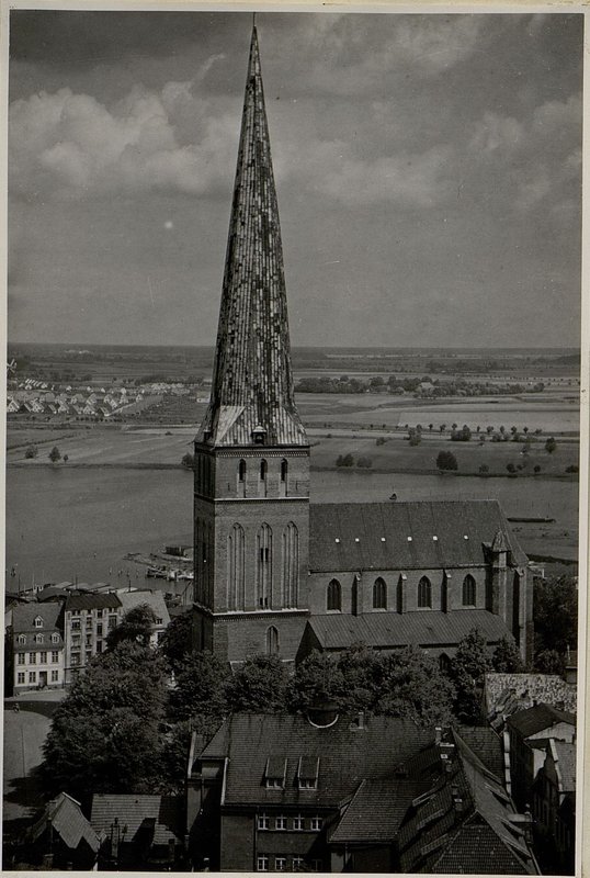 Фотография: г. Росток. Церковь Петри