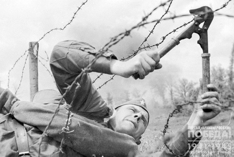 A bomb disposal spesialist, recepient of order of Glory, P.Belokon in one of battles