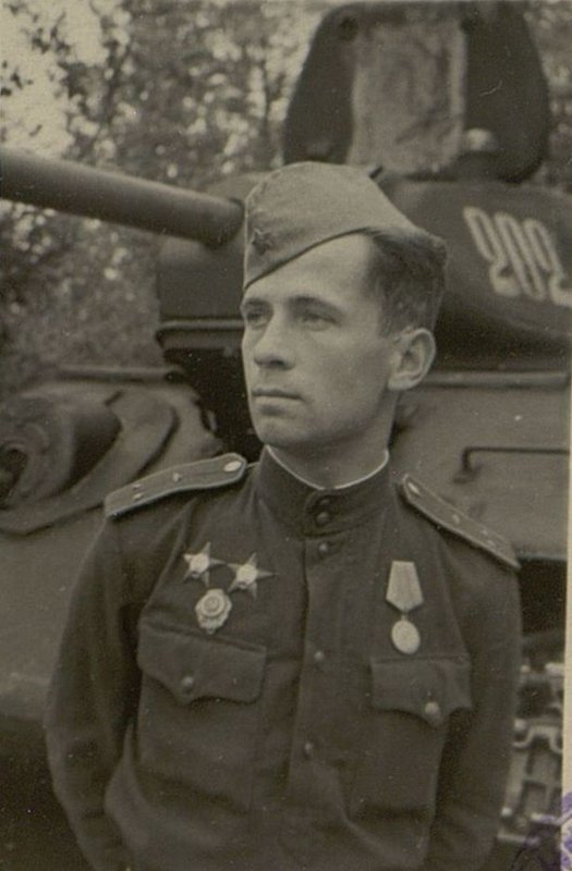 Фотография: Помощник командира  танковой роты по технической части Старший техник-лейтенант Серов А.А.