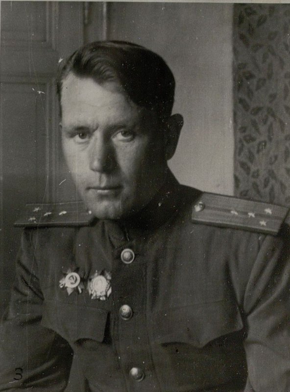 Фотография: Командир 2 батареи капитан Никитин П.Ф.