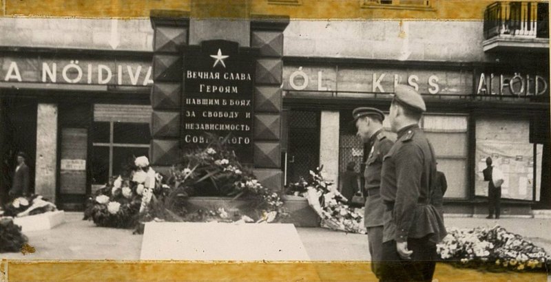 Фотография: Памятники павшим в боях, установленные в городах Европы