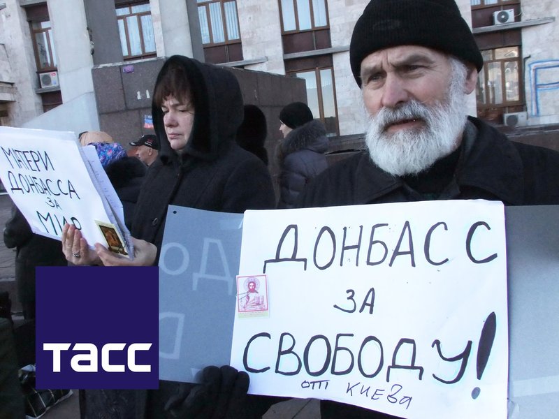 Митинг жителей Донецка в поддержку мирного разрешения кризиса