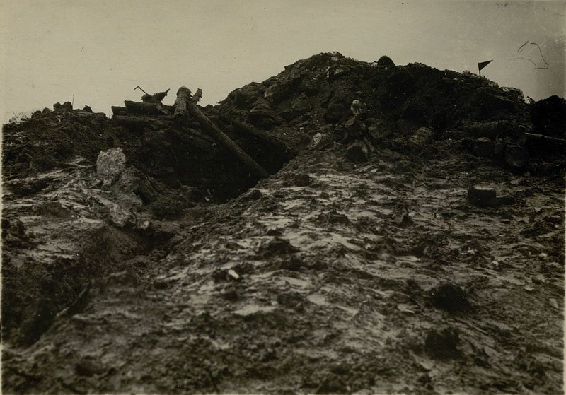 Фотография: Дзот, подорванная штурмовой группой сапер, заряд - 50 кг. тола