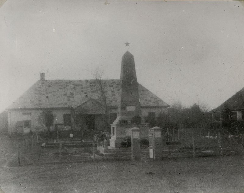 Фотография: д. Барч. Воинское кладбище