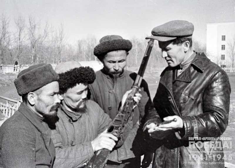 Vsevobuch fighters of Pervomaisky District of the city of Frunze study rifle