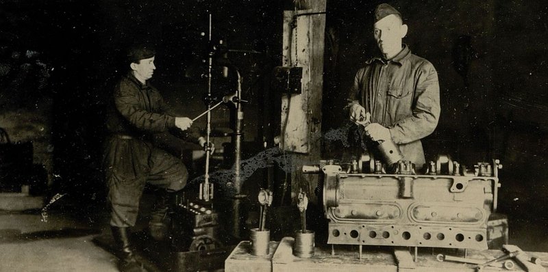 Фотография: Часть оборудования мастерских 700 Батальона аэродромного обслуживания
