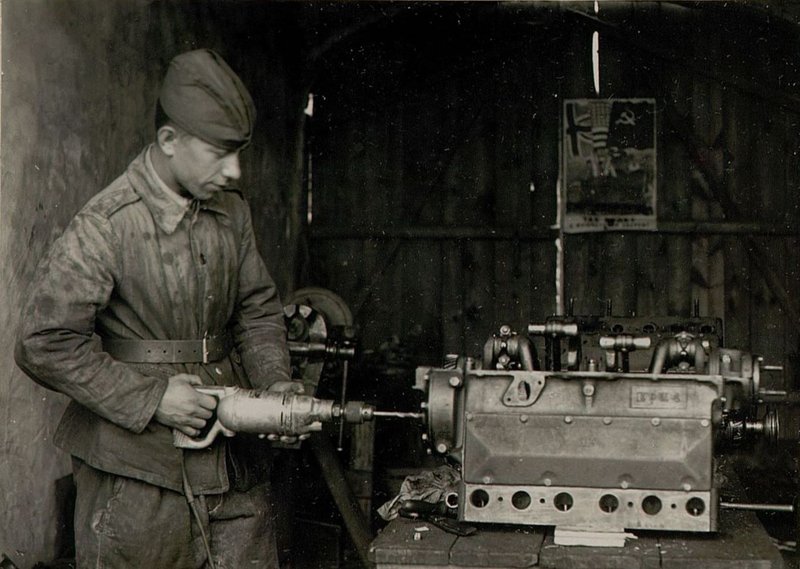 Image: 821 Aviation Service Battalion Locksmith junior sergeant Novozhilov repaired engines from 1942 to 45: with medium repairs - 150, current — 160