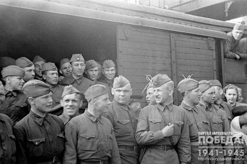 A group of soldiers before departing for the front