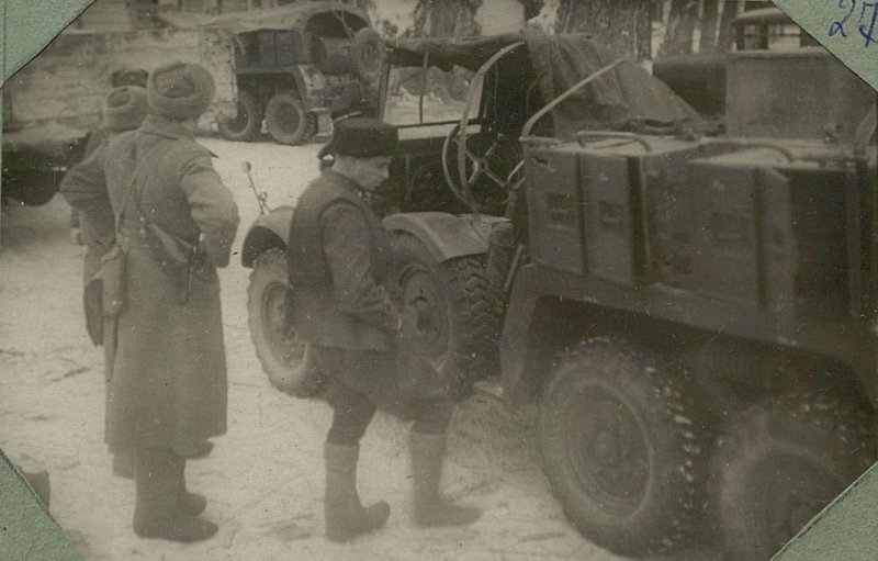 Фотография: Немецкие автомашины, захваченные в районе г. Калинин частями товарища Степаненко