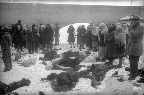 Жертвы расстрела во дворе тюрьмы. Ростов-на-Дону