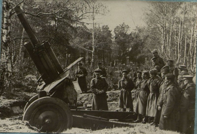 Image: Members of the Military Council, generals and officers monitor the course of combat training and inspect military equipment