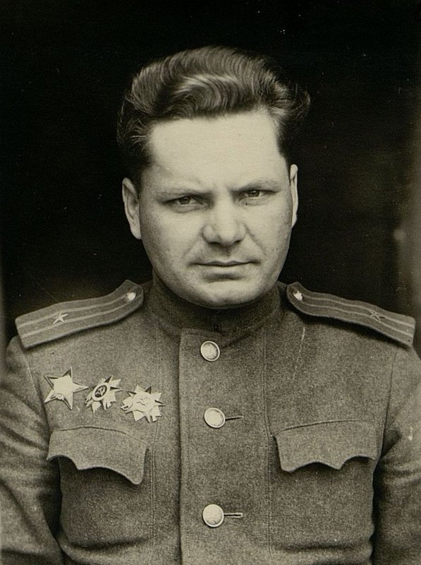 Фотография: Начальник отделения кадров артиллерии майор Боридько