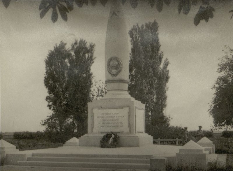Фотография: г. Сольнок. Памятник-монумент павшим артиллеристам