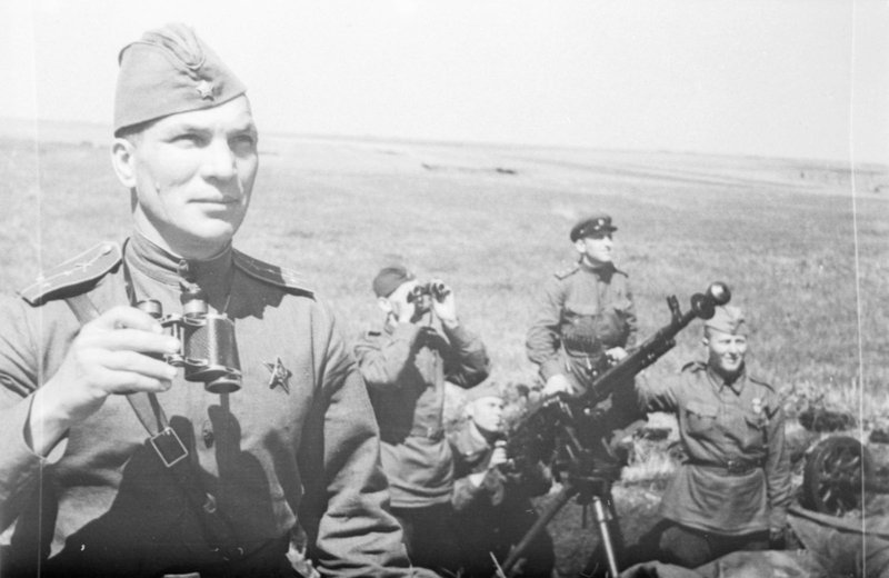 Soldiers of the anti-aircraft machine gun unit, under the supervision of the company commander, Senior Lieutenant G. Marinkov, fire at a German plane