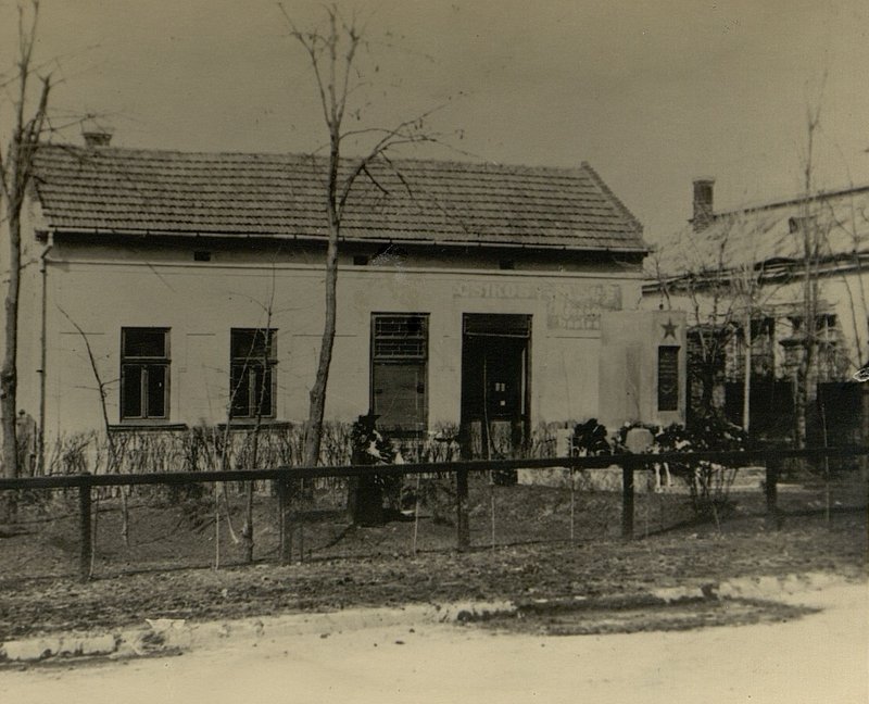 Фотография: г. Бихорнадьбаем. Отдельная братская могила