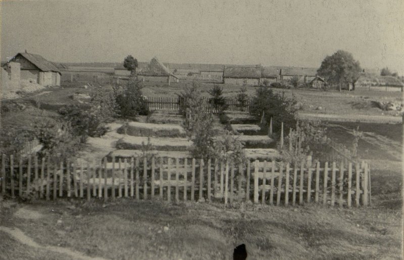 Image: Military burial, Grodno region., Zelvensky district, M. Derechen, military cemetery, in the center