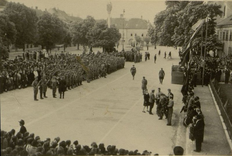 Image: Brooke. Funeral rally at the military cemetery
