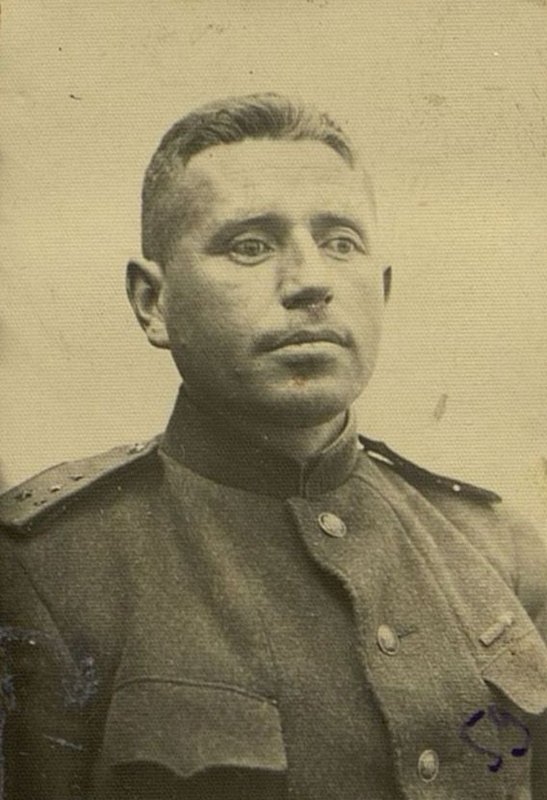 Image: Agitator 333 Rifle Regiment Captain Comrade Tsablinsky
