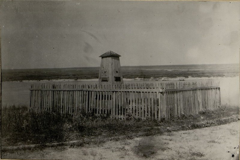 Фотография: Братская могила воинов Советской Армии, павших в борьбе с немецкими захватчиками в ноябре 1943 г., территория д. Чаплино, Стародубского сельсовета, Лоевского района
