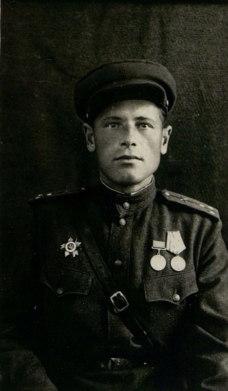 Фотография: Старший лейтенант Александр Аркадьевич Сычугов, парторг 1-го дивизиона 914 артполка, ветеран дивизии