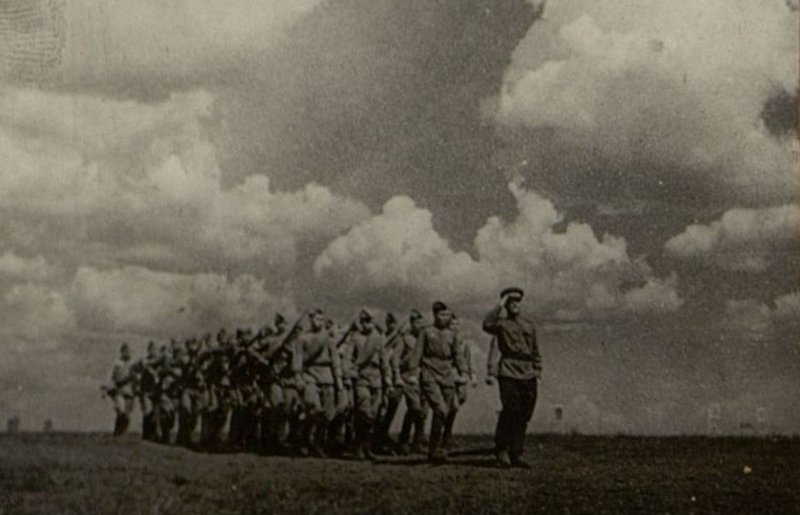 Фотография: На занятиях строевой подготовки
