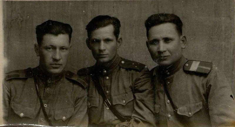 Фотография: Начальник Приволжского федерального округа- Старший лейтенант Самокоз. Заведующий складом старшина Нухомедзонов Бухгалтер - Старшина Шендер
