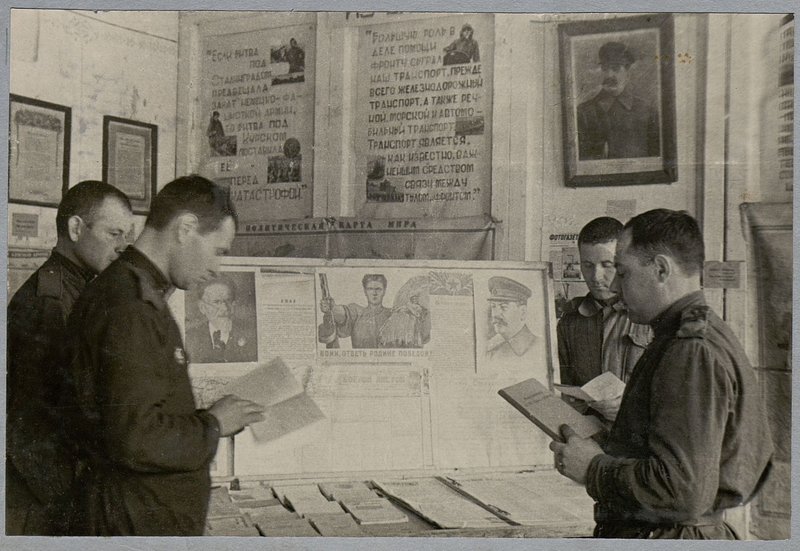 Фотография: Альбом "История 28 автомобильного полка, 1943-1944 гг."