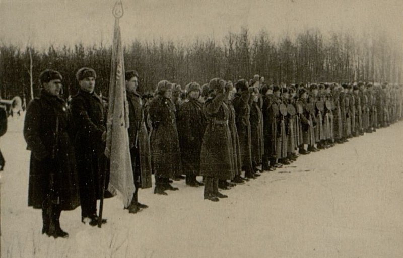 Фотография: Вручение знамени полку
