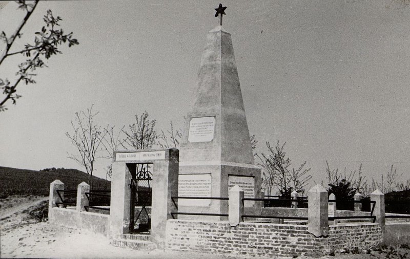 Фотография: д. Надап. Воинское кладбище