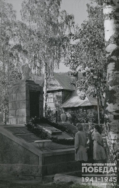 Memorial to the heroic guerillas of Kovpak who perished in the Carpathians and were buried in Yaremchanskiy district