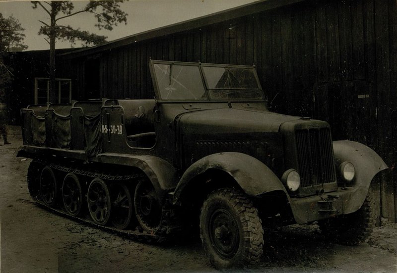 Фотография: Трофейный тягач восстановлен автомобилистами 357 БАО