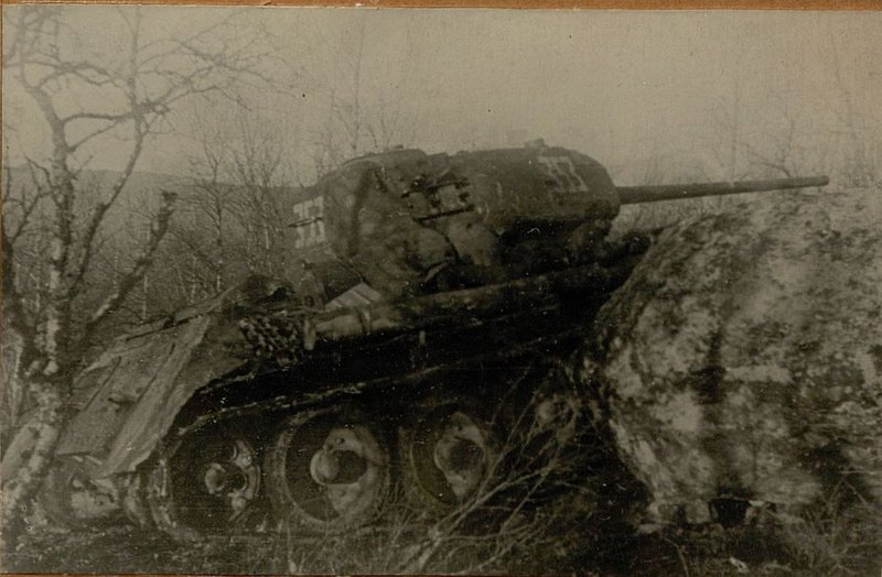 Фотография: Танк Т-34 на подъеме по каменному грунту в районе кв. 3294