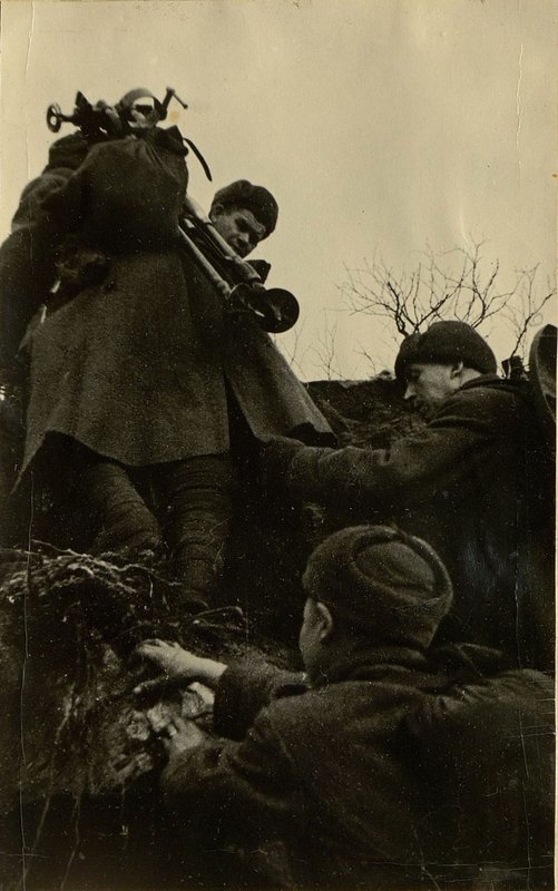 Фотография: Минометный расчет старший сержант Фокина 1 минная рота за сменой Огневой позиции